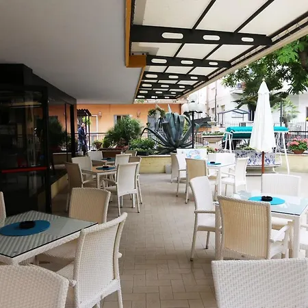 Anny Hotel 2*